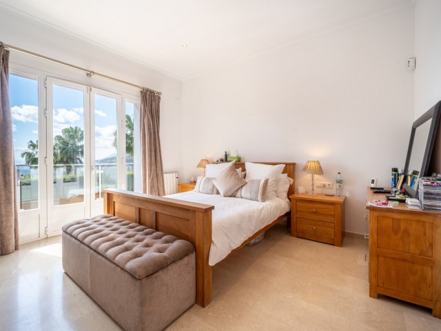 Villa avec 4 Chambres  à Istán