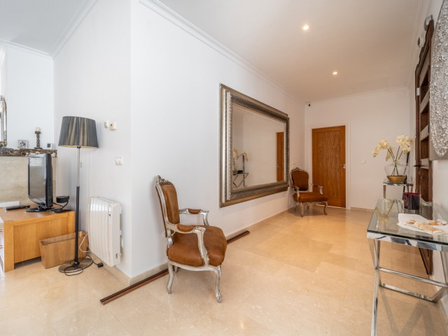 Villa avec 4 Chambres  à Istán