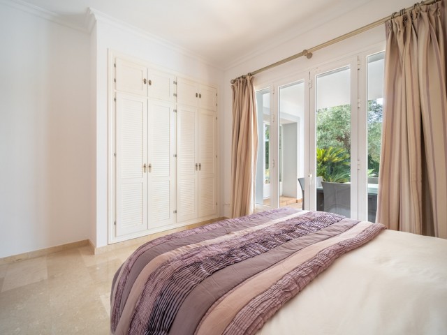 Villa avec 4 Chambres  à Istán