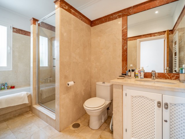 Villa avec 4 Chambres  à Istán