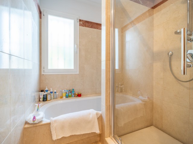 Villa avec 4 Chambres  à Istán