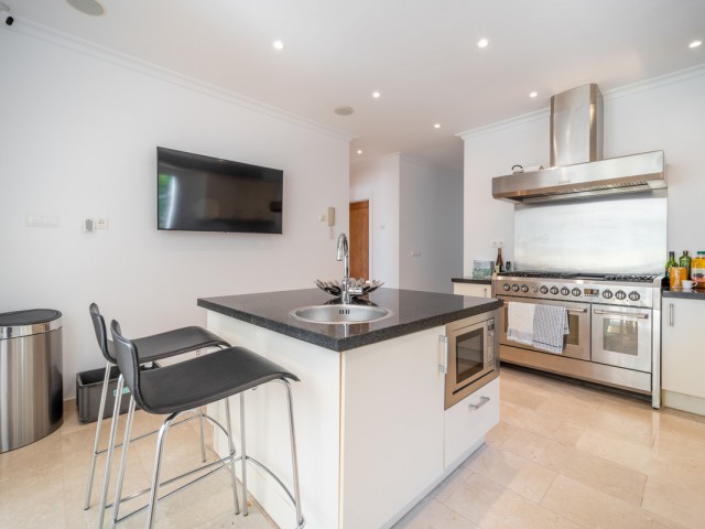 Villa avec 4 Chambres  à Istán