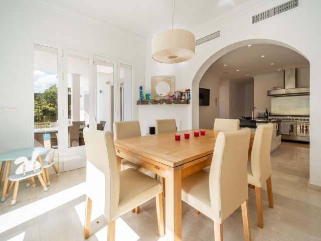 Villa avec 4 Chambres  à Istán