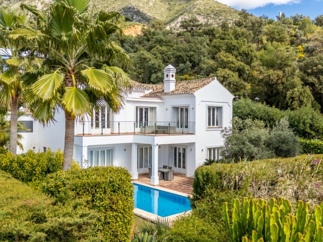 Villa con 4 Dormitorios  en Istán