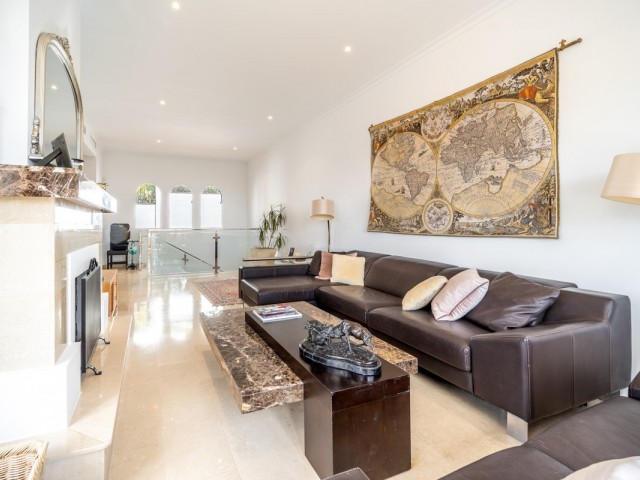 Villa con 4 Dormitorios  en Istán