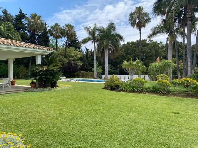 8 Makuuhuoneen Huvila Guadalmina Baja