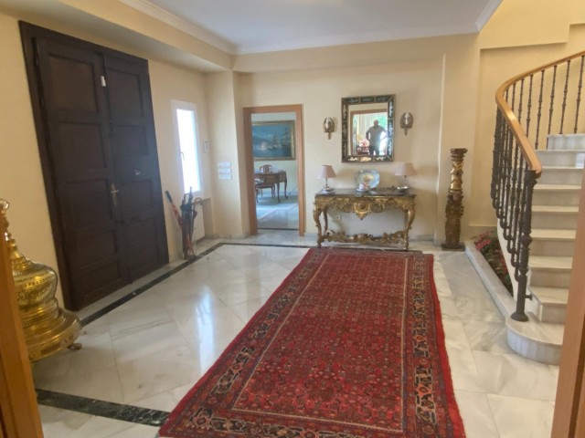 8 Makuuhuoneen Huvila Guadalmina Baja