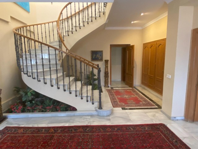 8 Makuuhuoneen Huvila Guadalmina Baja