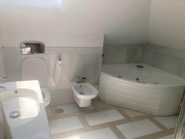 5 Schlafzimmer Reihenhaus in Estepona