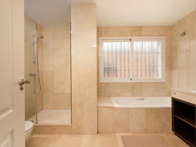 5 Sovrums Villa i Elviria