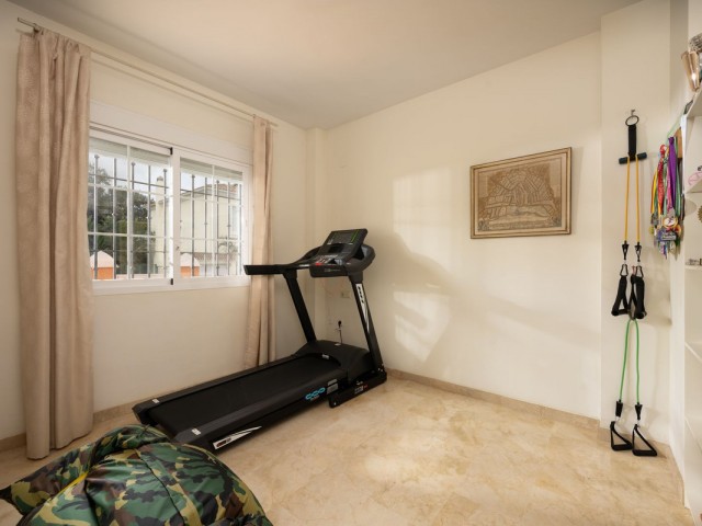 5 Soveroms Villa i Elviria