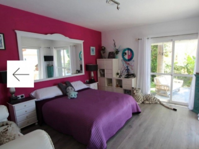 5 Soveroms Villa i Estepona