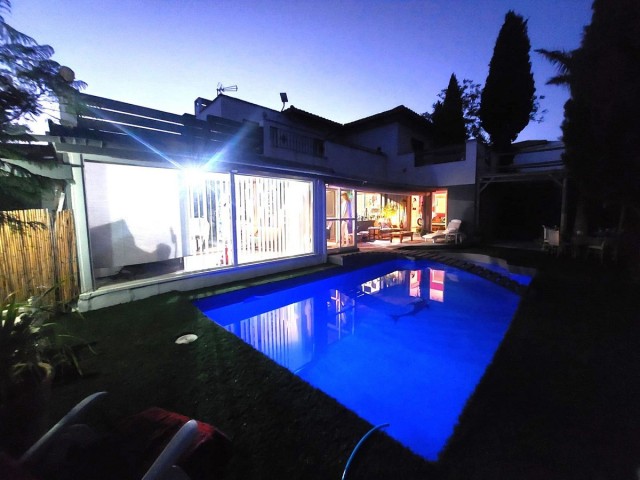 5 Soveroms Villa i Estepona