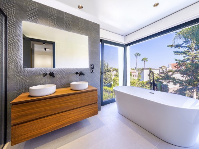 5 Slaapkamer Villa in Nueva Andalucía