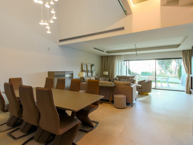 3 Bedrooms Townhouse in Estepona