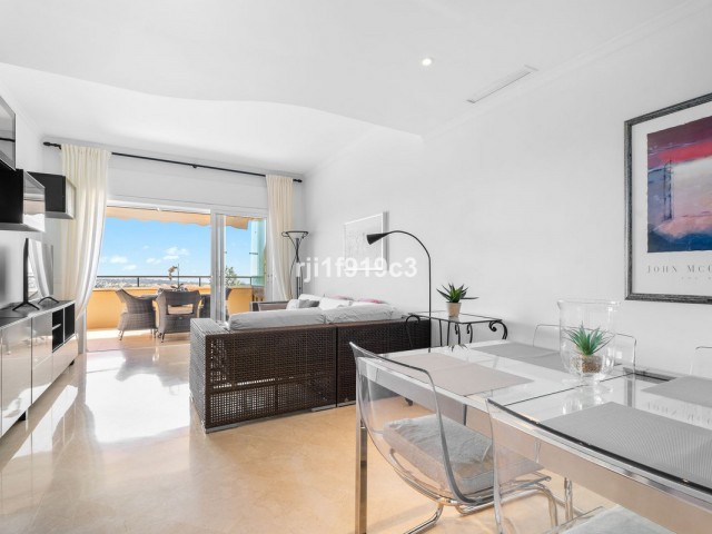 Apartamento con 2 Dormitorios  en Elviria