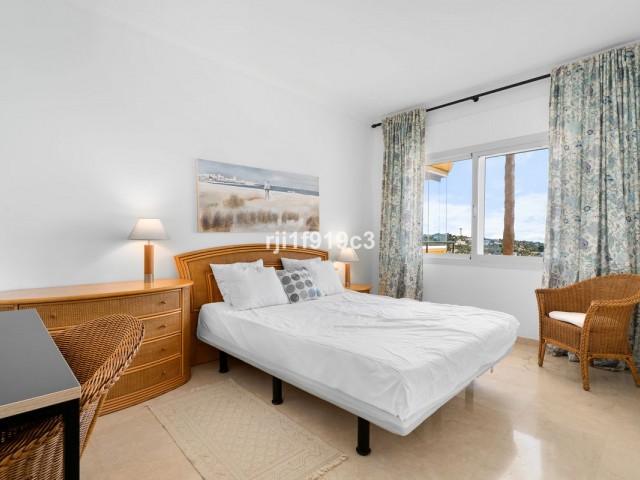 Apartamento con 2 Dormitorios  en Elviria