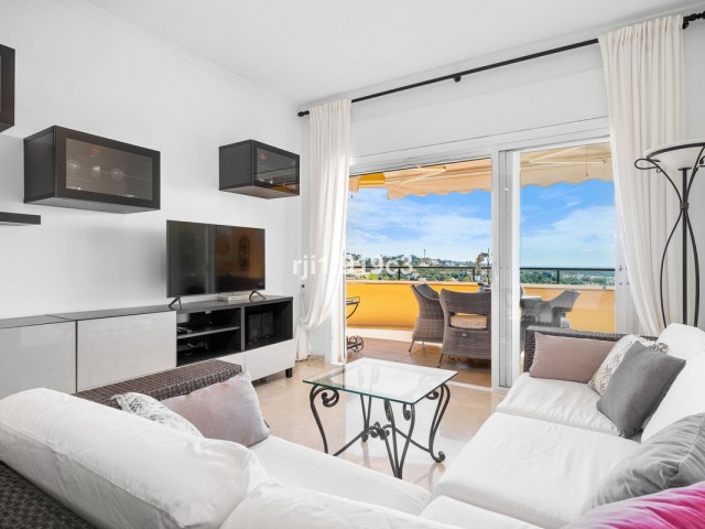 Apartamento con 2 Dormitorios  en Elviria