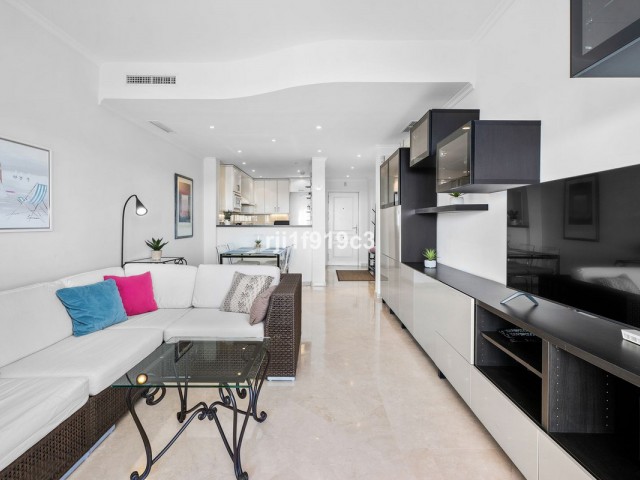 Apartamento con 2 Dormitorios  en Elviria