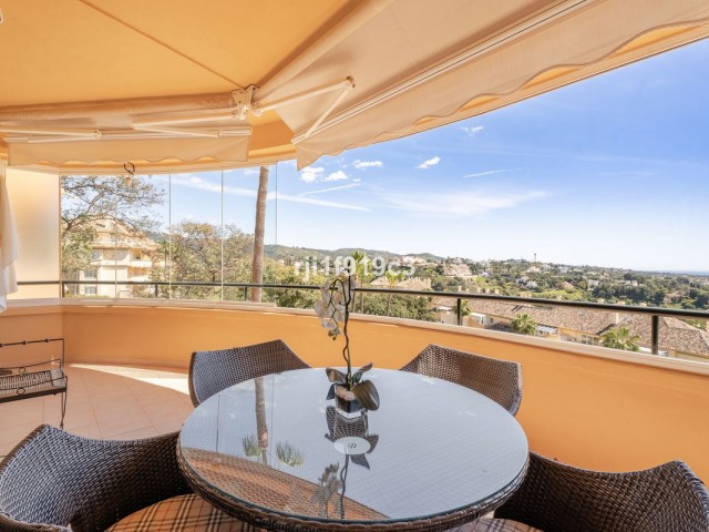 Apartamento con 2 Dormitorios  en Elviria