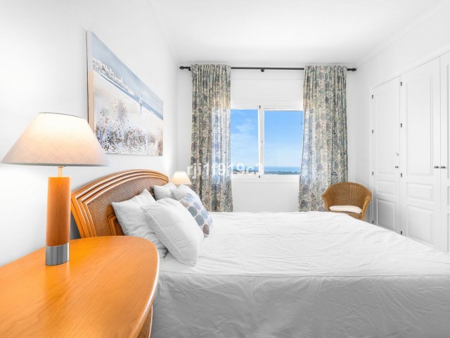 Apartamento con 2 Dormitorios  en Elviria