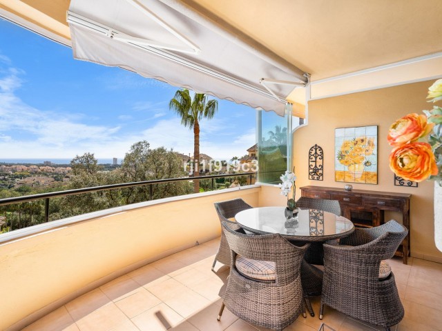 Apartamento con 2 Dormitorios  en Elviria