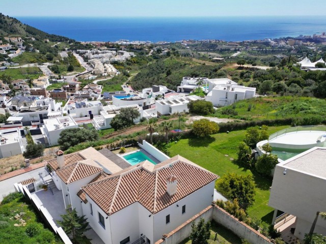 4 Bedrooms Villa in Mijas