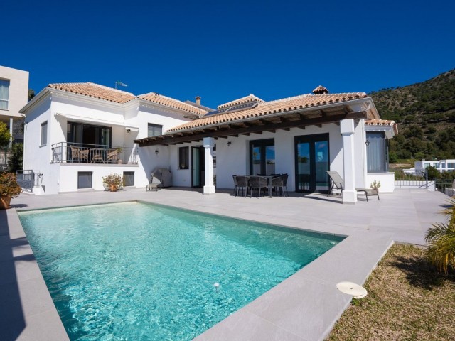 4 Bedrooms Villa in Mijas