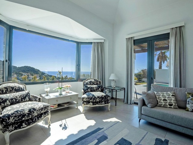 4 Bedrooms Villa in Mijas