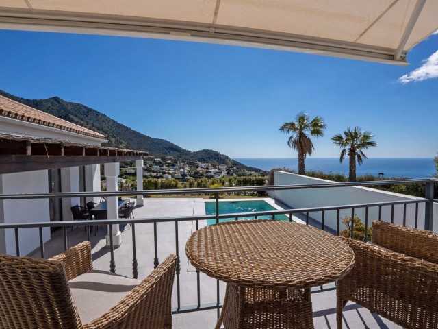 4 Bedrooms Villa in Mijas