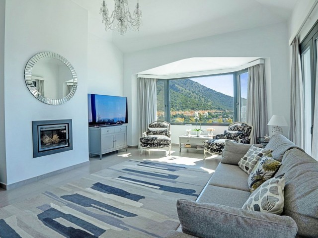 4 Bedrooms Villa in Mijas