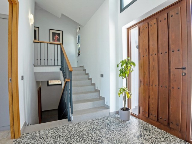 4 Bedrooms Villa in Mijas