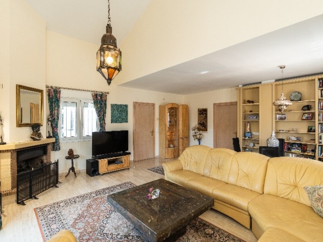 3 Bedrooms Villa in Marbesa