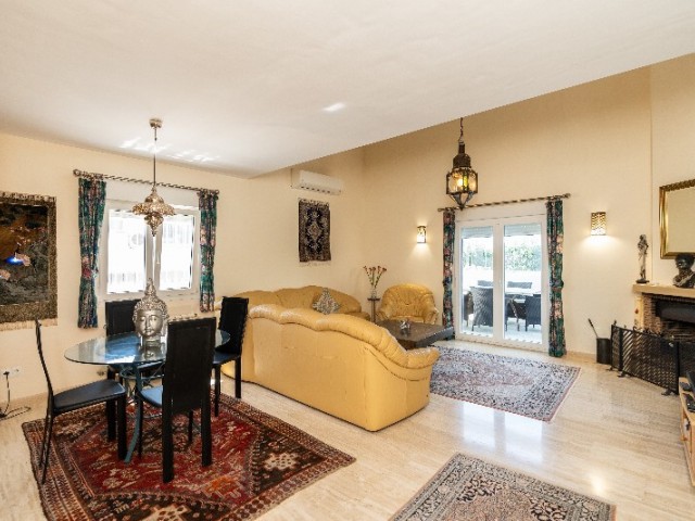 3 Bedrooms Villa in Marbesa