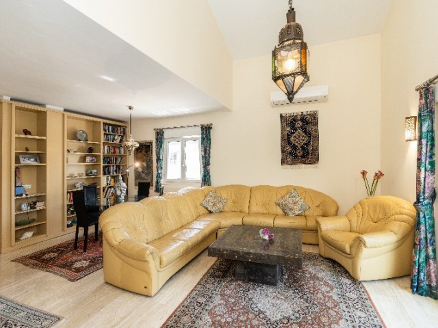 3 Bedrooms Villa in Marbesa