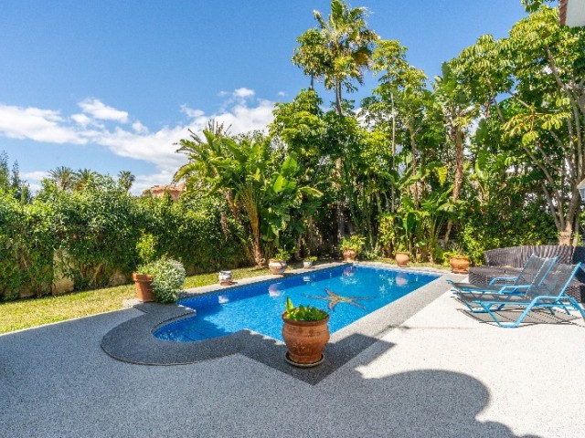 Villa avec 3 Chambres  à Marbesa