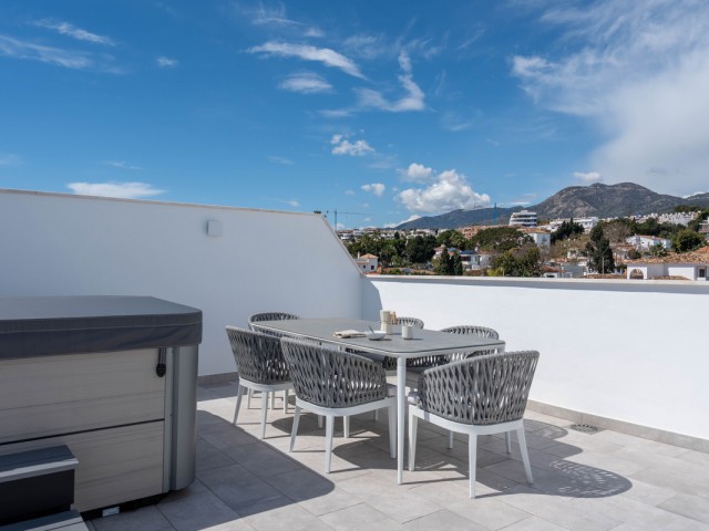 Penthouse avec 2 Chambres  à La Carihuela