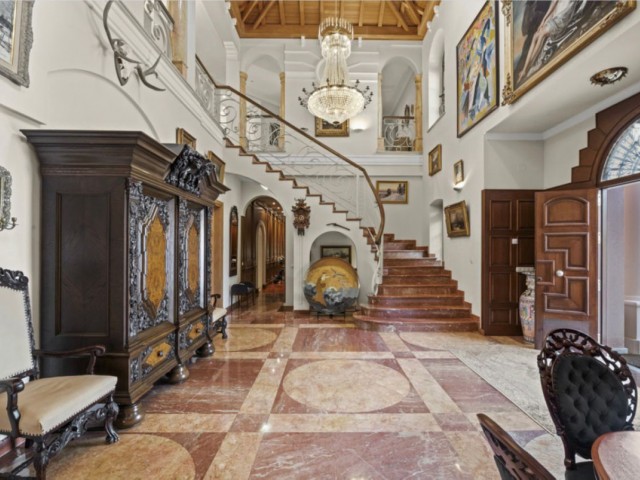 Villa, Nueva Andalucia, R4443529