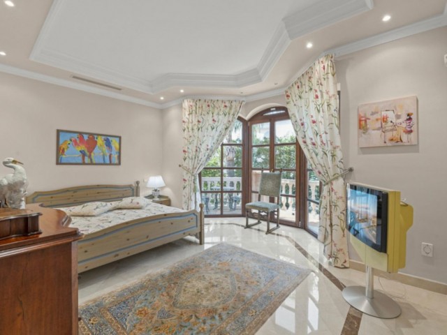 6 Slaapkamer Villa in Nueva Andalucía