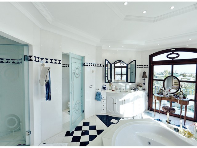 6 Slaapkamer Villa in Nueva Andalucía