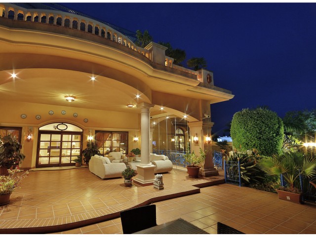 6 Slaapkamer Villa in Nueva Andalucía