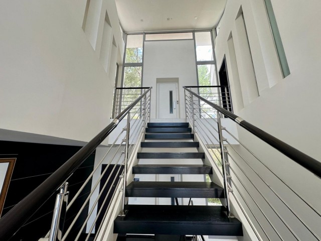 5 Bedrooms Townhouse in The Golden Mile