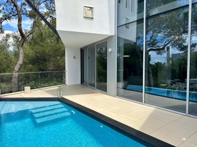 5 Bedrooms Townhouse in The Golden Mile