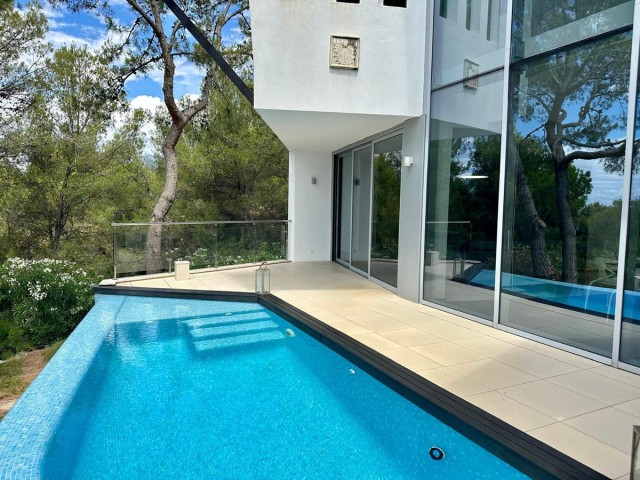 5 Bedrooms Townhouse in The Golden Mile