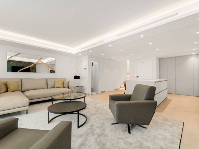 4 Bedrooms Townhouse in New Golden Mile