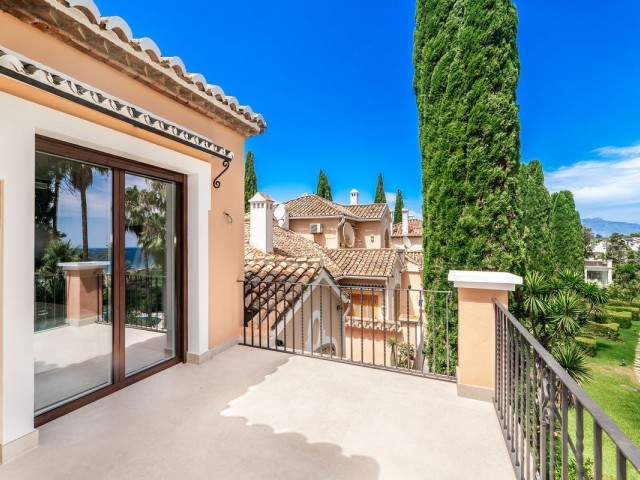 4 Bedrooms Townhouse in New Golden Mile