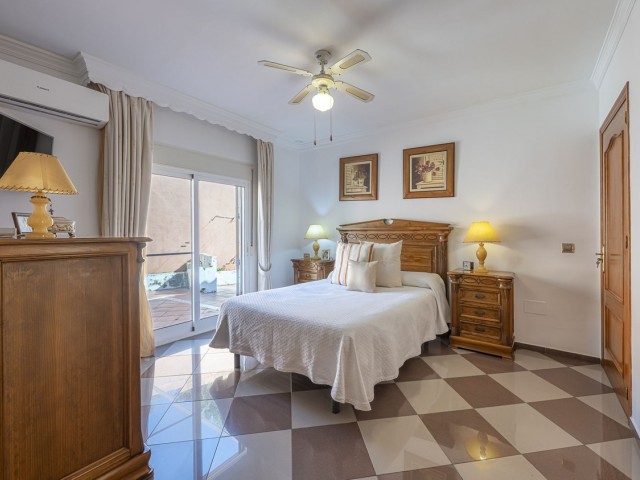 Villa avec 4 Chambres  à San Pedro de Alcántara