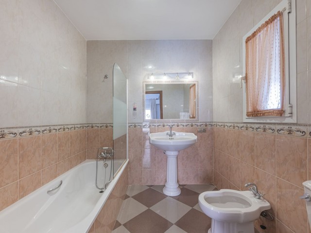 Villa avec 4 Chambres  à San Pedro de Alcántara