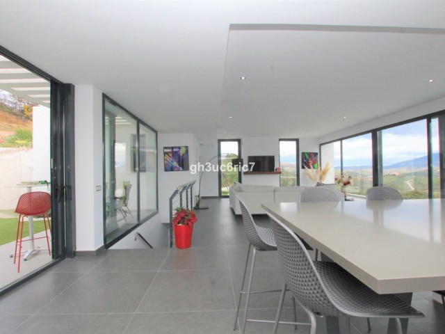 Villa con 4 Dormitorios  en La Cala Golf