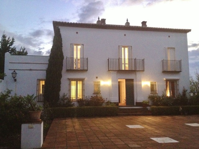 6 Soveroms Villa i Estepona